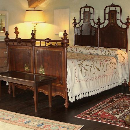 לינה וארוחת בוקר Castello Di Strambinello חדר תמונה