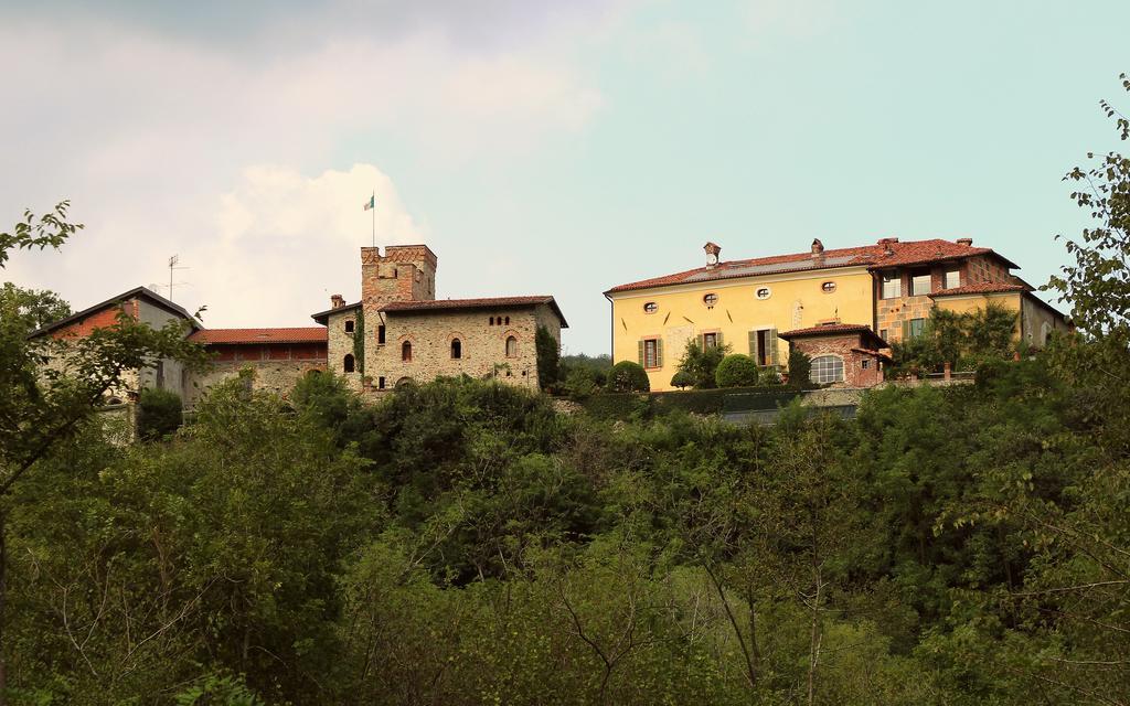 לינה וארוחת בוקר Castello Di Strambinello מראה חיצוני תמונה