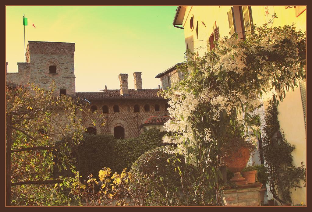 לינה וארוחת בוקר Castello Di Strambinello מראה חיצוני תמונה