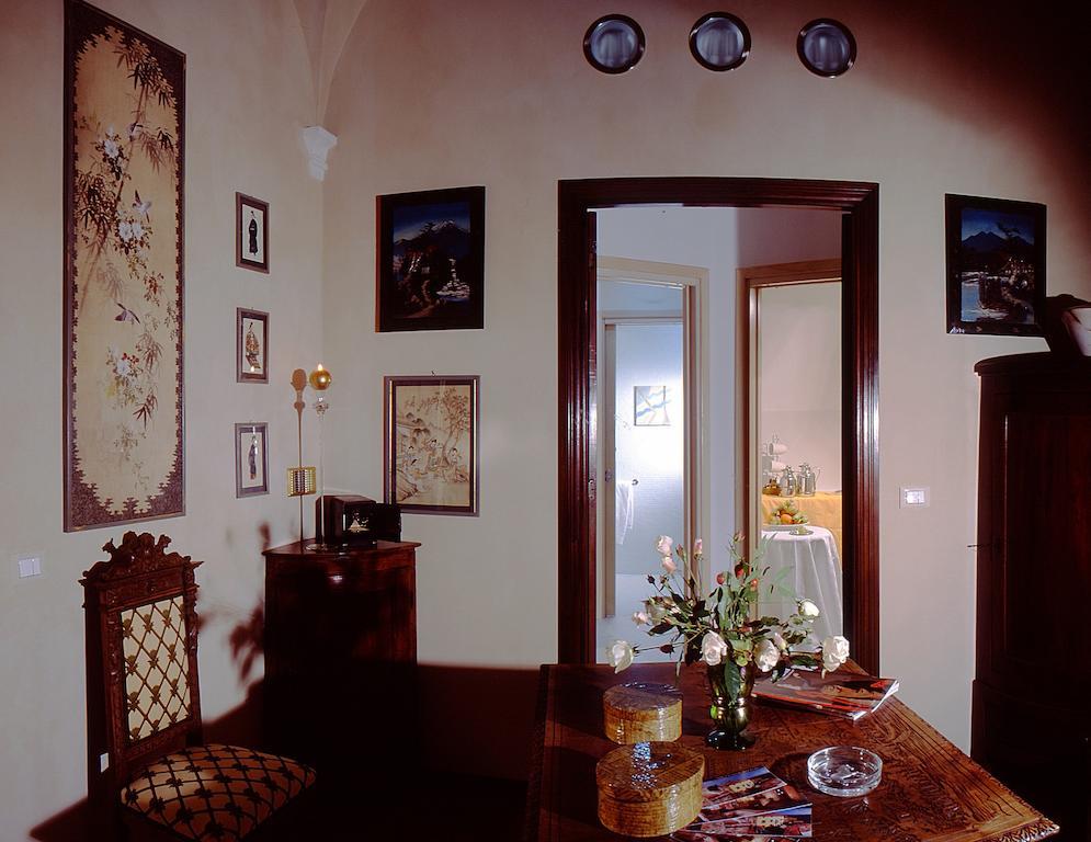 לינה וארוחת בוקר Castello Di Strambinello חדר תמונה