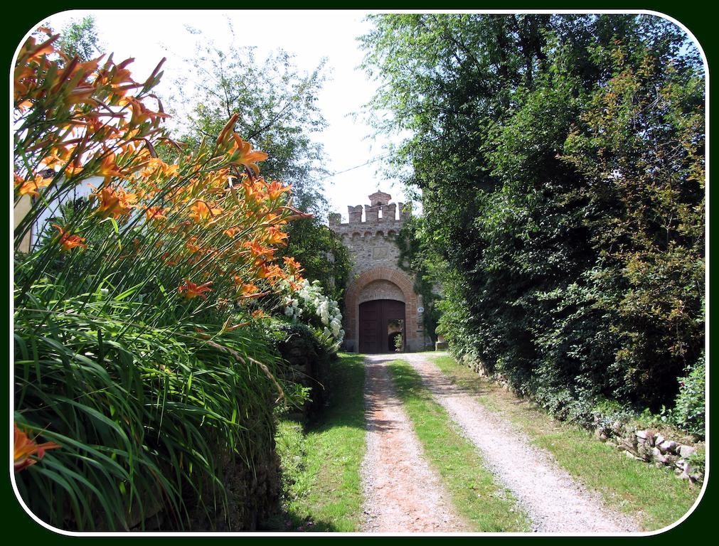 לינה וארוחת בוקר Castello Di Strambinello מראה חיצוני תמונה